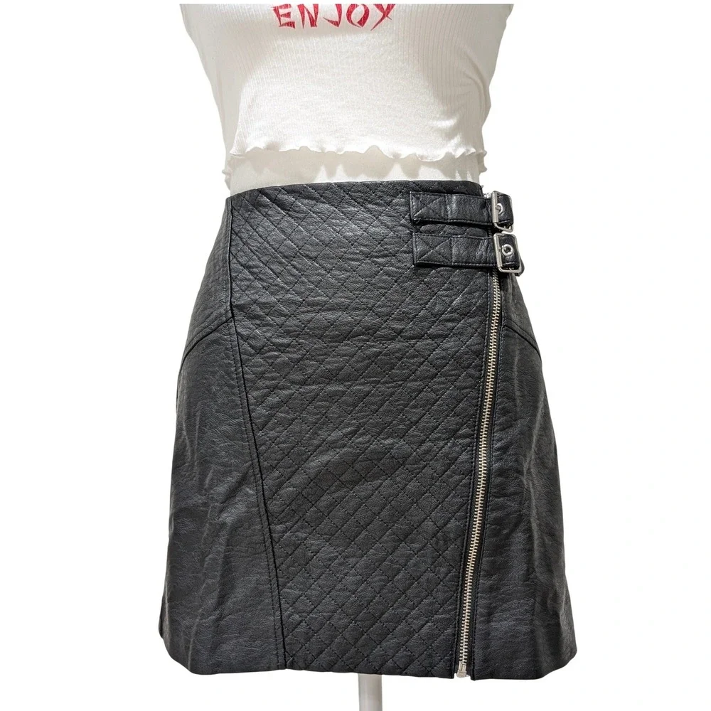 Black Quilted Texture Faux Leather Moto Mini‎ Skirt Zipper Buckle Detail Size 4